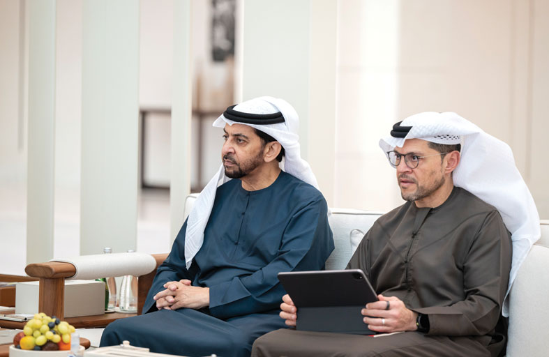 محمد بن زايد وسام موستين يؤكدان أهمية استقرار المنطقة وحل النزاعات في العالم بالحوار  