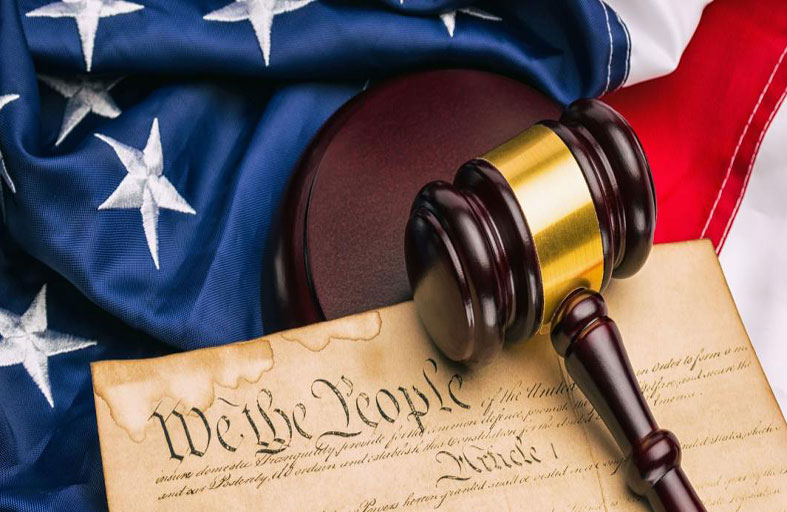 هل نَصب ترامب نفسَه إمبراطوراً فوق القانون ؟ 