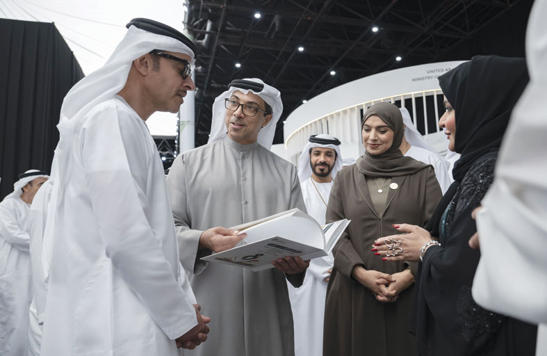منصور بن زايد وهزاع بن زايد يشهدان انطلاق النسخة الأولى من المؤتمر والمعرض الزراعي الإماراتي في العين 