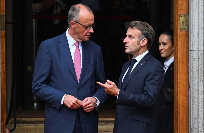 ماكرون يَضْعُفُ على الساحة الدولية و يُعتبر أحد مُهندسي التراجع الفرنسي  