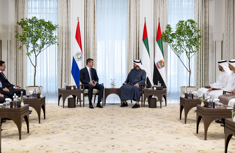 رئيس الدولة ورئيس الباراغواي يؤكدان ضرورة تكثيف العمل من أجل السلام والاستقرار في المنطقة والعالم 