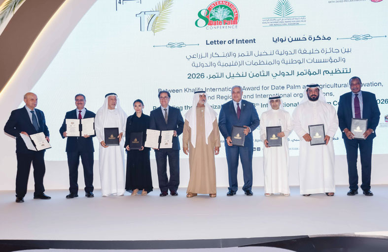 تكريم الفائزين بجائزة خليفة لنخيل التمر .. وهزاع بن زايد شخصية العام 2025 