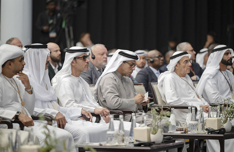منصور بن زايد وهزاع بن زايد يشهدان انطلاق النسخة الأولى من المؤتمر والمعرض الزراعي الإماراتي في العين 