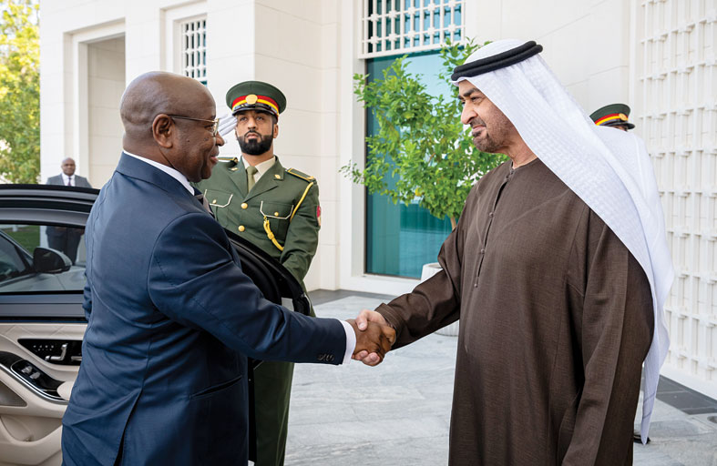 رئيس الدولة ورئيس سيراليون يؤكدان أهمية تعزيز الاستقرار والسلام في المنطقة والعالم  