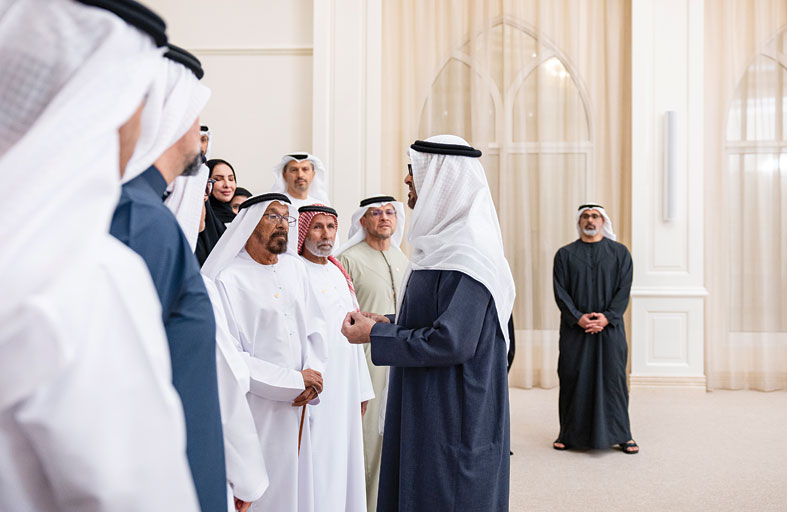 رئيس الدولة: كبار المواطنين هم القدوة التي نستلهم منها قوة الإرادة والعزيمة لمواصلة مسيرة التقدم والبناء 