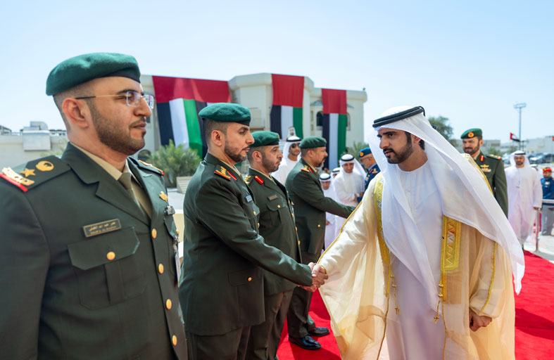 حمدان بن محمد يشهد حفل تخريج دورة الضباط الجامعيين 43 في كلية زايد الثاني العسكرية 