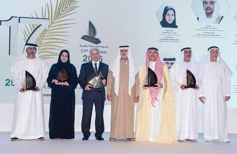 تكريم الفائزين بجائزة خليفة لنخيل التمر .. وهزاع بن زايد شخصية العام 2025 