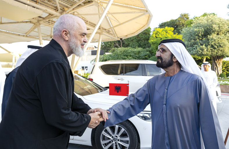 رئيس الدولة يبحث مع رئيس وزراء ألبانيا علاقات التعاون ويمنحه «وسام زايد» 