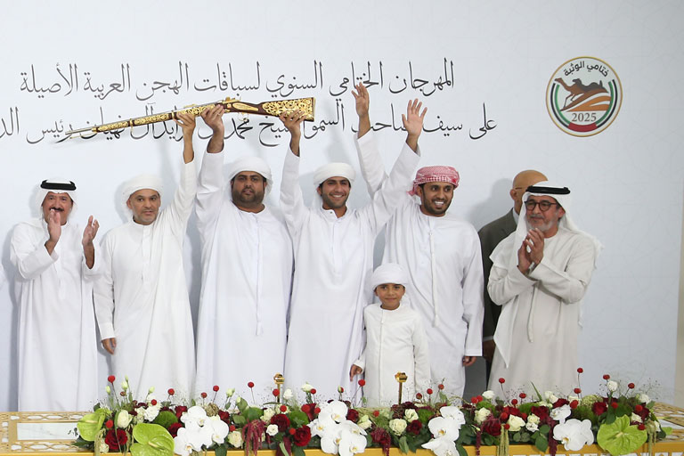 هجن الرئاسة تحصد سيف رئيس الدولة في ختامي الوثبة 2025 