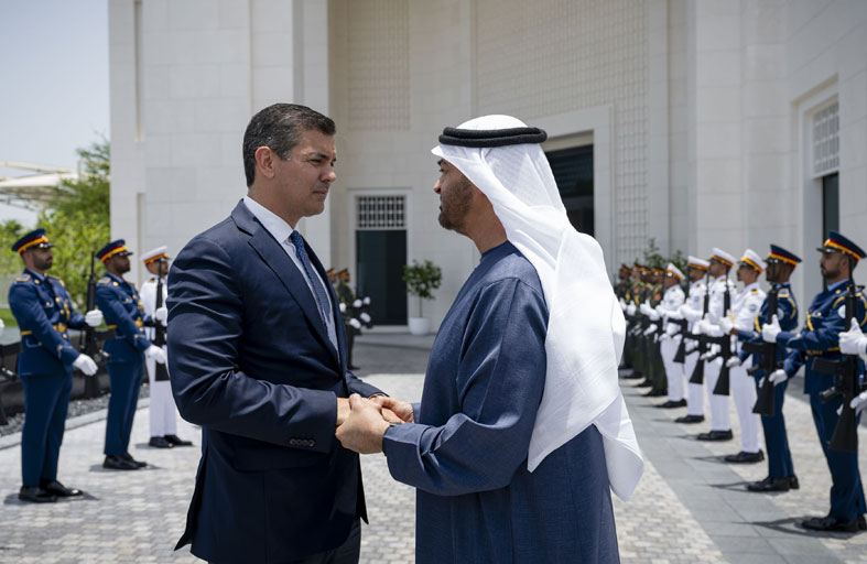 رئيس الدولة ورئيس الباراغواي يؤكدان ضرورة تكثيف العمل من أجل السلام والاستقرار في المنطقة والعالم 