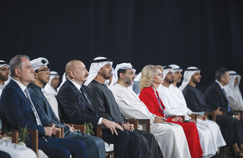 رئيس الدولة: الدورة تعزز الحوار والتعارف والتنافس بين شباب العالم على أرض الإمارات 