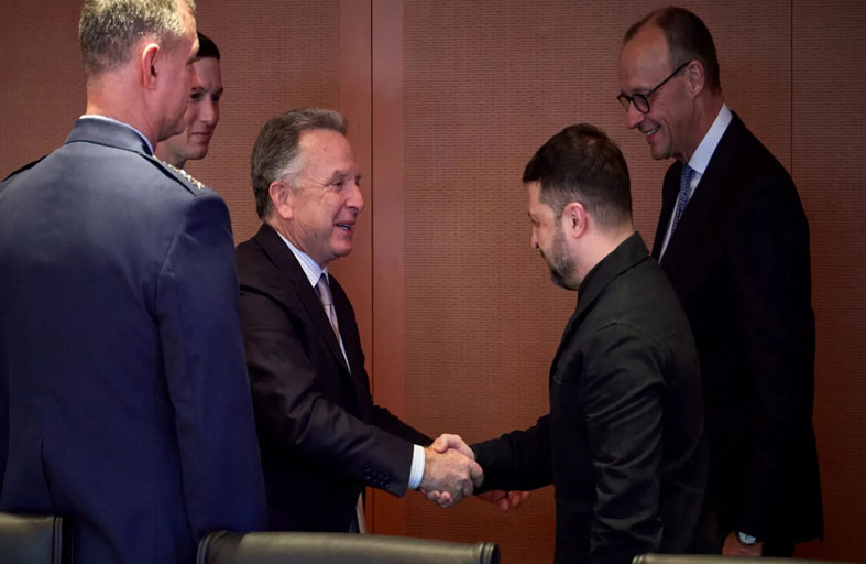 هل يستطيع مانويل ماكرون التحدثَ باسم أوروبا مع فلاديمير بوتين؟ 