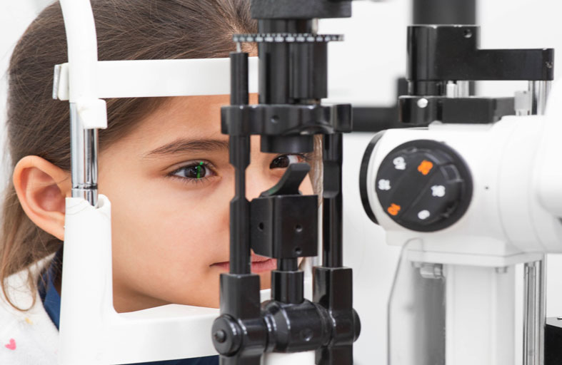 فحص العين قد يكشف إصابة الطفل بالتوحد