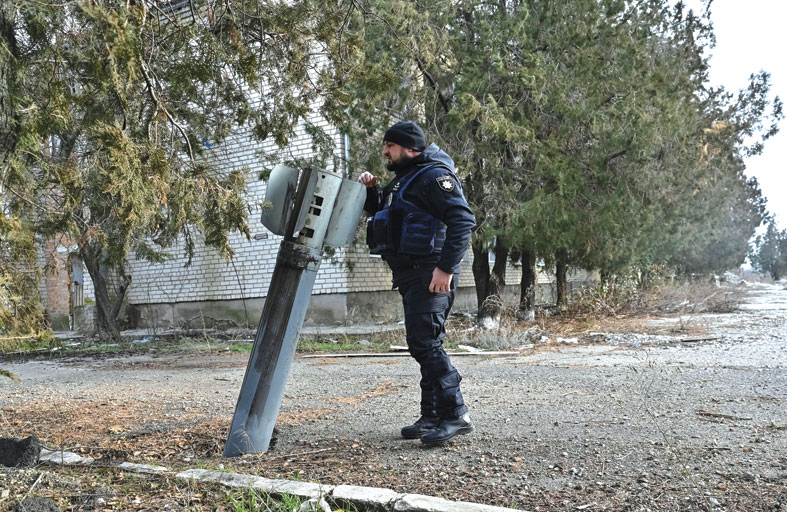 الأركان الأوكرانية: القوات الروسية تهاجم مواقعنا بلا هودة