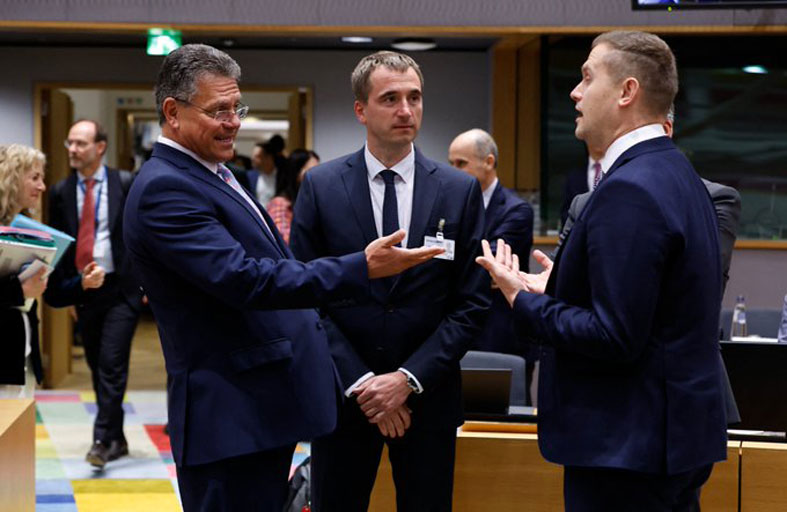 الأوروبيون يفضلون مواصلةَ لُعبةَ التفاوض حِفاظا على وحدتهم الهَشة  