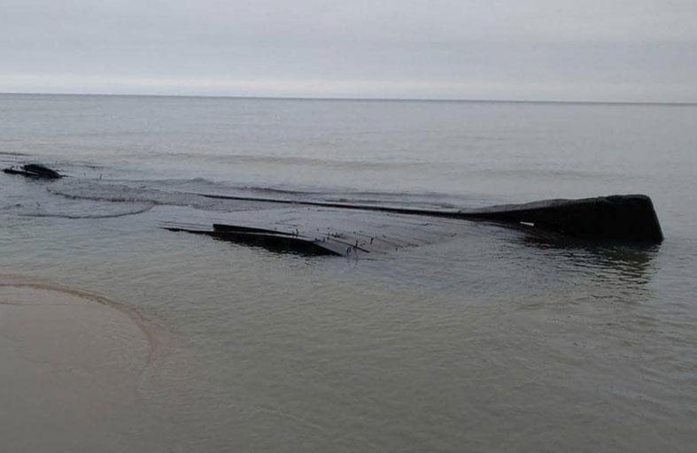 البحيرة الغامضة تبتلع حطام سفينة مجددا