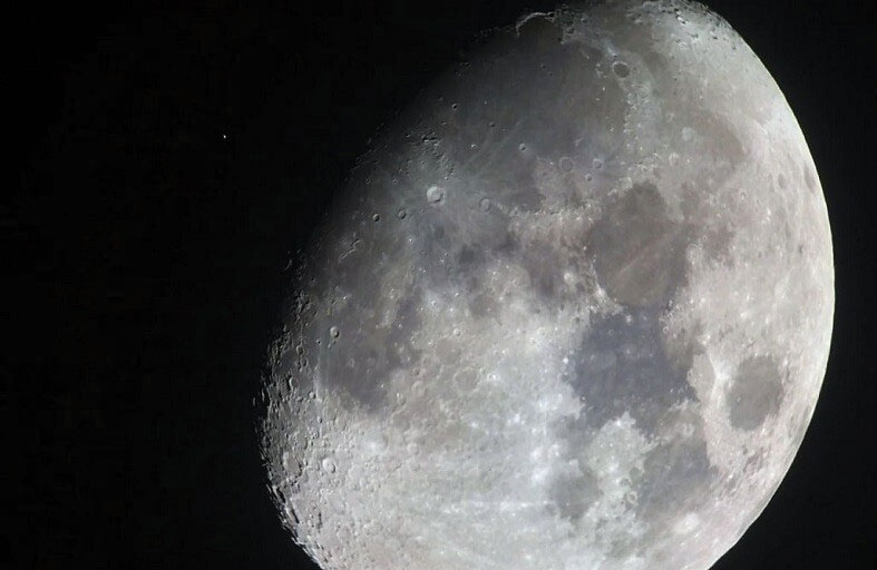 علماء يكتشفون أن الكبريت القمري لا يشبه نظيره الأرضي