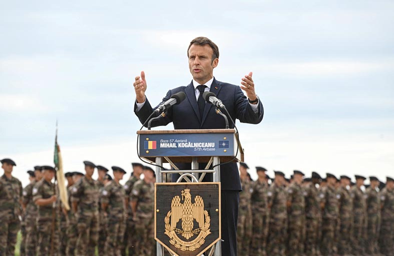 ماكرون: على الرئيس الأوكراني التفاوض مع روسيا لإنهاء الحرب 