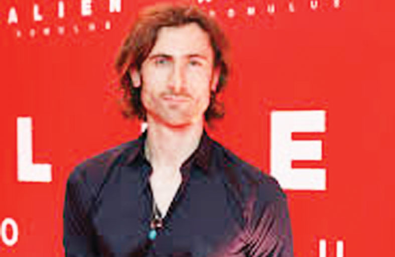 جاك هادسون يصعد 