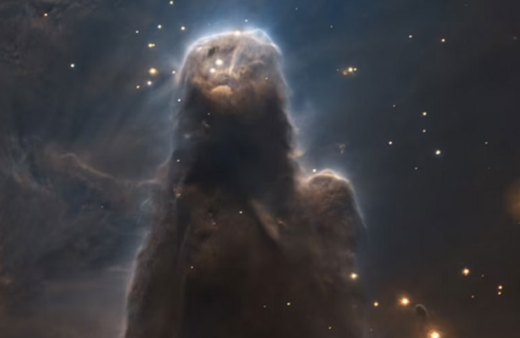 صورة مذهلة في المجرة مثل كائن أسطوري