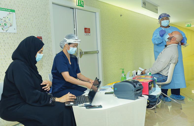 حديقة الحيوانات بالعين تفحص موظفيها شهريا لضمان سلامتهم في بيئة عمل صحية