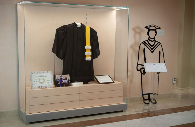 دارة الدكتور سلطان القاسمي تستذكر حصول حاكم الشارقة على الدكتوراه الفخرية من جامعة باريس ديدرو