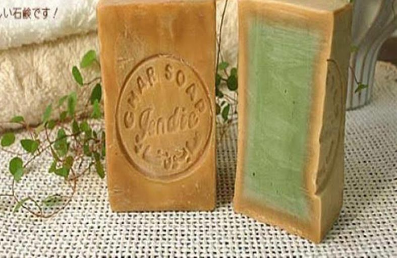 ما الفرق بين صابون الشعر والشامبو الصلب؟