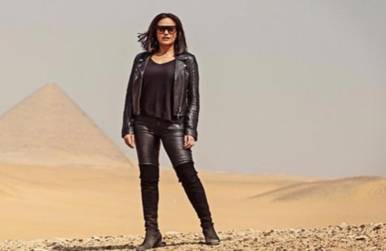 الآثار المصرية ترد على جدل هند صبري بموكب المومياوات