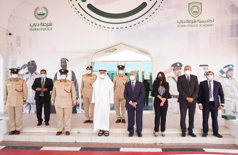 شرطة دبي تبحث جوانب التدريب في الأمن والسلامة البحرية 