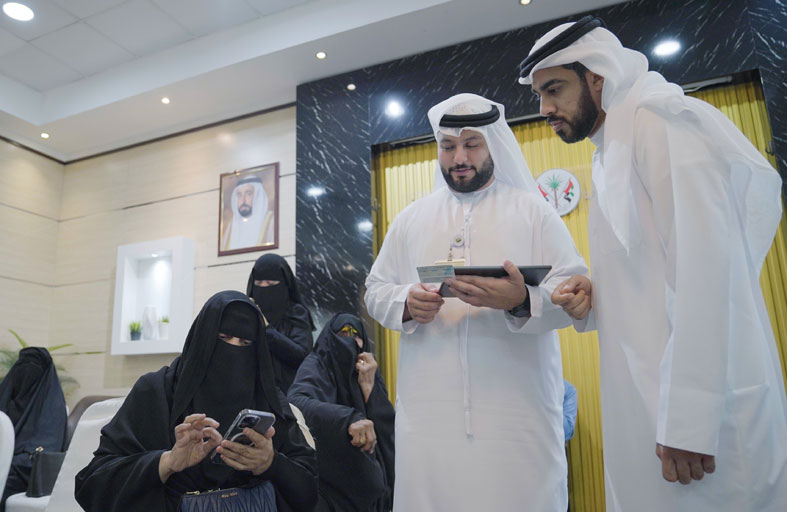 كبار المواطنين يسجلون في الهيئة الانتخابية لـ «استشاري الشارقة» 2023