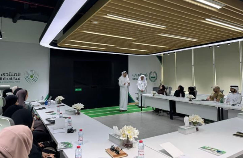 شرطة دبي تنظم ندوة توعوية بالمخدرات وتحتفل باليوم العالمي للنزيل