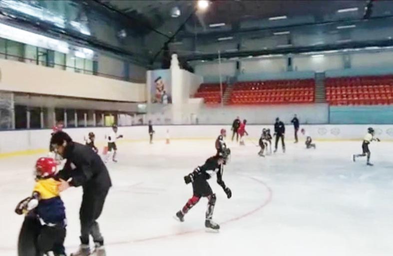 مدرسة أبوظبي لهوكي الجليد تطلق برامجها التدريبية لمنتسبيها