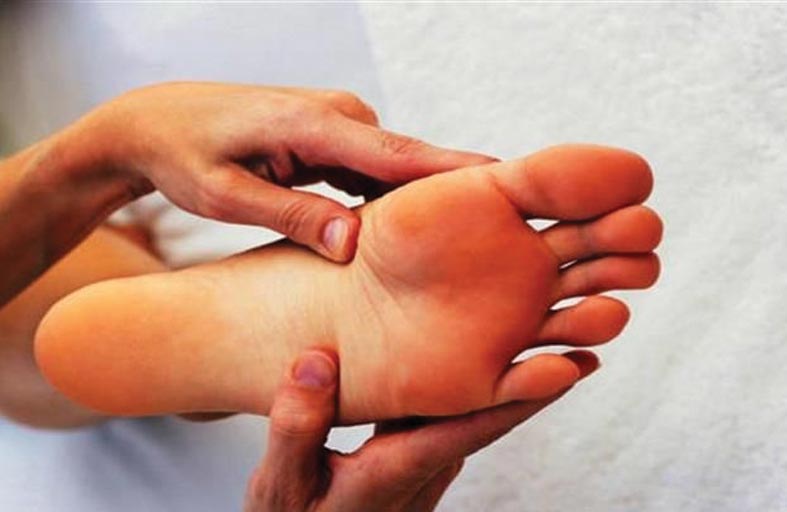 تحذير من مواد ضارة في جل تبريد الأقدام