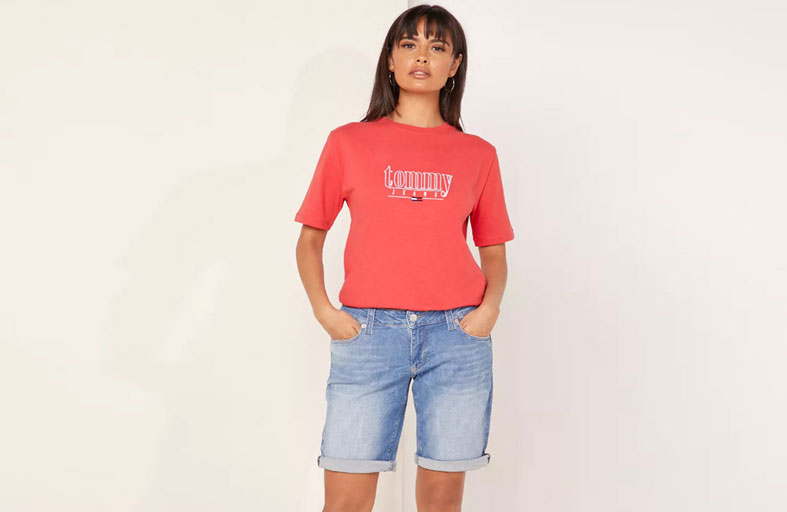 الشورت الجينز.. نجم موضة صيف 2022