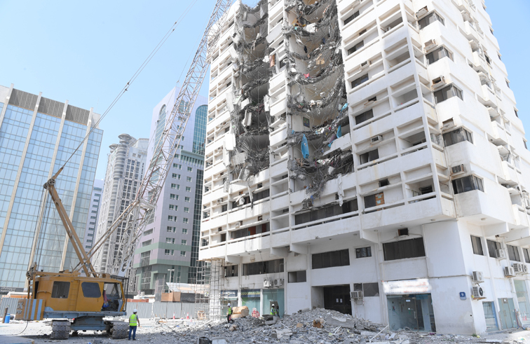 بلدية مدينة أبوظبي تدعو شركات المقاولات للالتزام بتوفير احتياطات الأمن والسلامة في المواقع