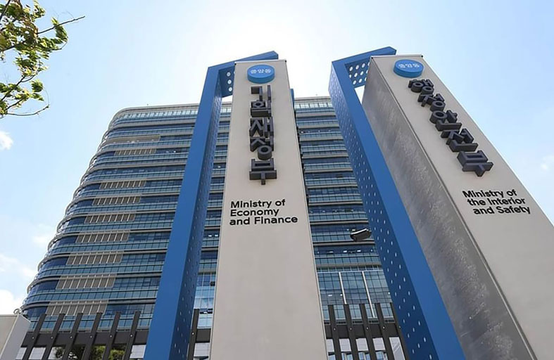 انخفاض الاستثمار المباشر الخارجي لكوريا الجنوبية للعام الثاني