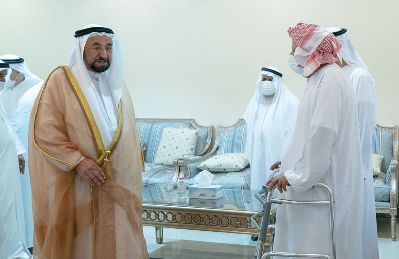  حاكم الشارقة يزور والي منطقة وادي الحلو ويطمئن على صحته 