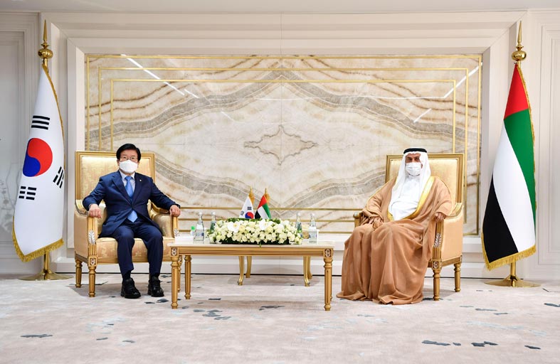 صقر غباش يبحث مع رئيس الجمعية الوطنية الكورية سبل تعزيز علاقات التعاون بين البلدين