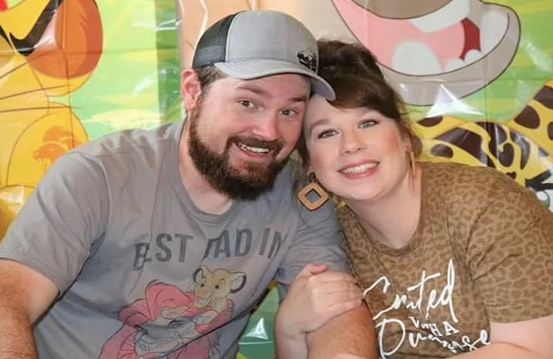 طفلة تنقذ قريبها قبل دقائق من نزع أجهزة الإنعاش عنه