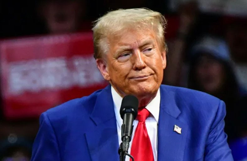 ترامب يهدد الاتحاد الأوروبي بـ 50 % من الرسوم الجمركية 