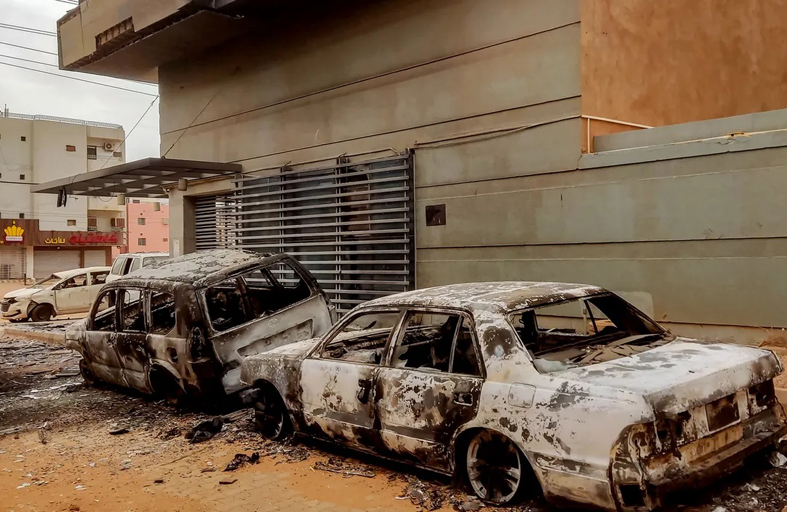 السودان.. تدمير ونهب نحو 30 ألف سيارة خلال 5 أشهر