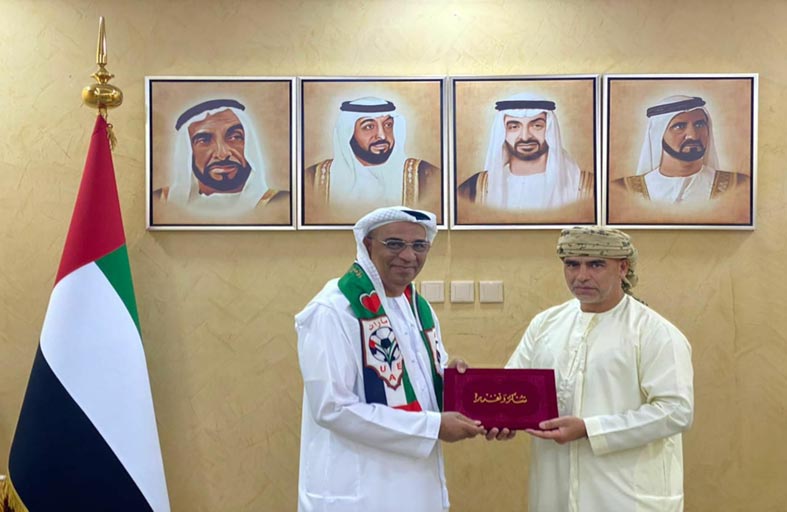 الزبير يكرم المعلق بو زنجال «صاحب الحنجرة الذهبية» 