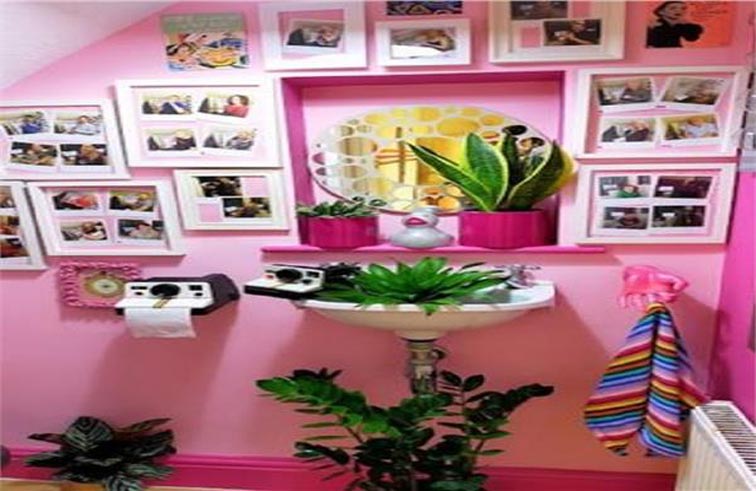 تجدد ديكور منزلها بالألوان بـ 12 دولارا