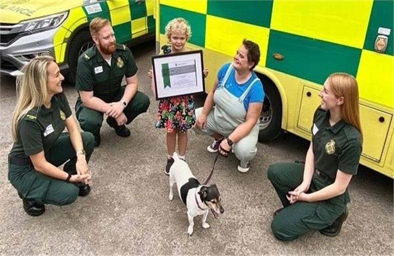 طفلة تنقذ حياة والدتها أثناء القيادة