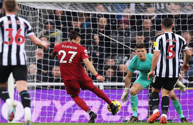 صحوة ليفربول وسباق المراكز الأوروبية يضاعف التحديات في الدوري الإنجليزي