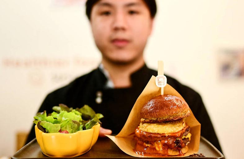 الصراصير في بانكوك.. أطباق متنوعة