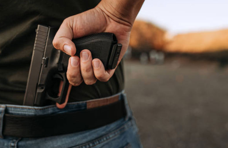 مشاجرة تتسبب بإصابة امرأة بطلقة في وجهها!