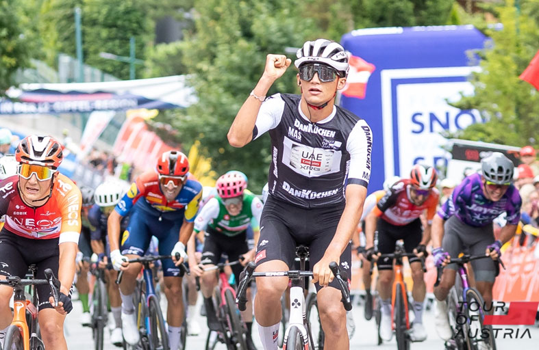 الإمارات للدراجات الهوائية يتألق في طوافي النمسا وفرنسا