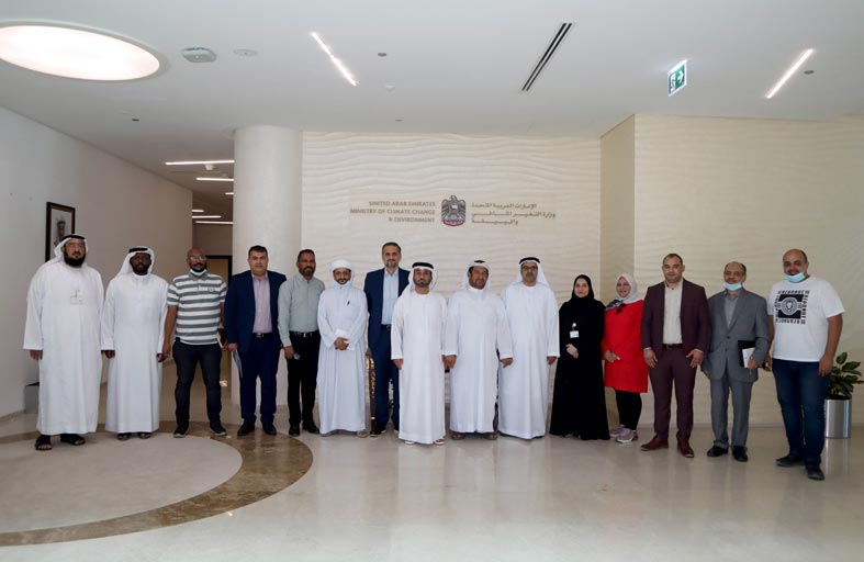 «التغير المناخي والبيئة» تناقش آليات تعزيز إنتاج الغذاء مع أصحاب مصانع الأعلاف المرخصة في الدولة