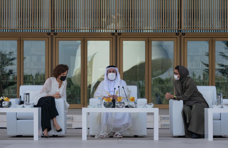 حاكم الشارقة يلتقي مدير عام اليونسكو